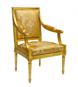 Un fauteuil Louis XVI en hêtre